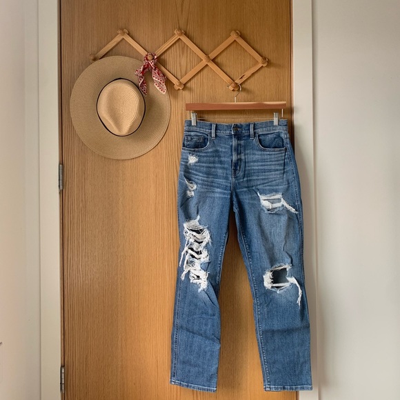 distressed boyfriend jean